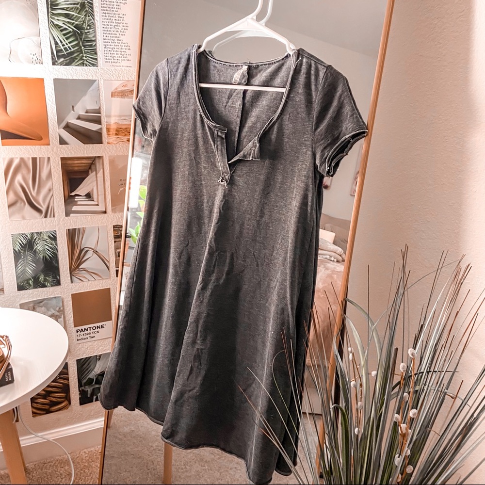 Altar’d State Flowy Dark Grey/Black Casual Dress